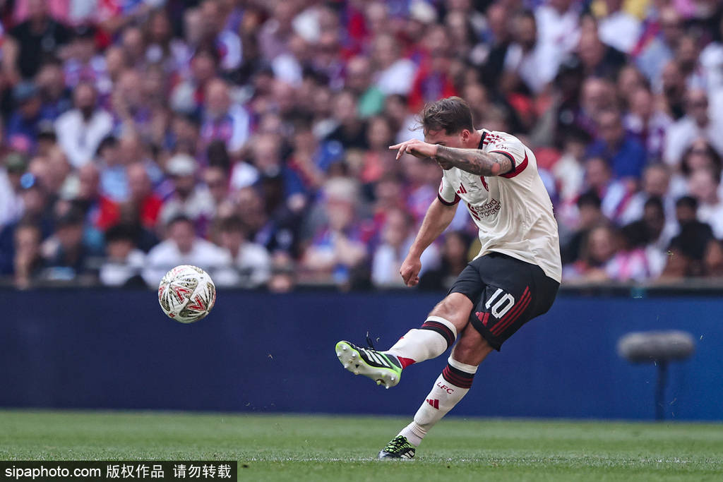 基耶萨的未来悬念：贝西克塔斯的追求与利物浦的决心